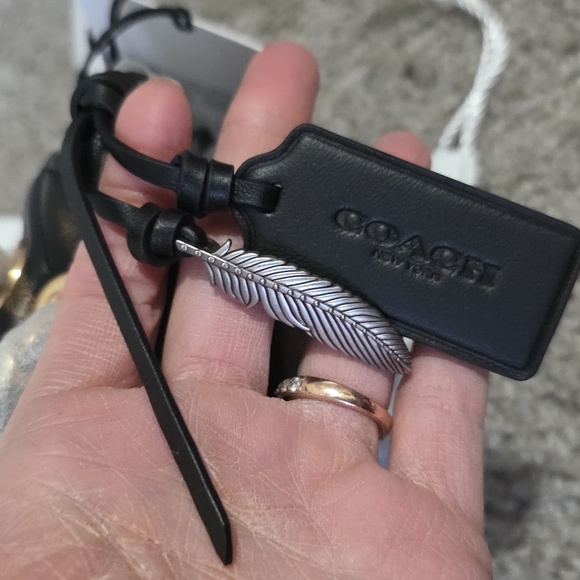 Coach Tabby Shoulder Bag 20 w/ Quilting Chain, Leather Straps Loved Leather - Picture 8 of 16